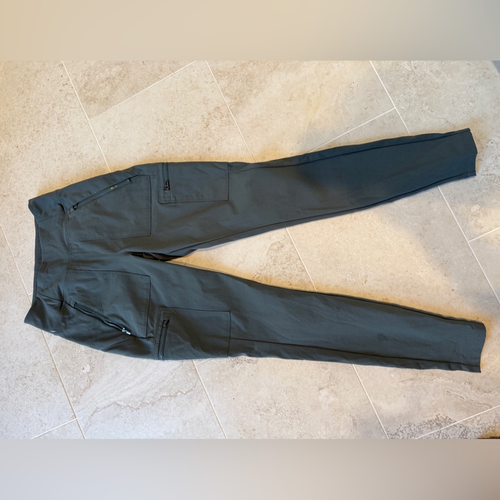 Athleta Headland’s hybrid cargo pants.